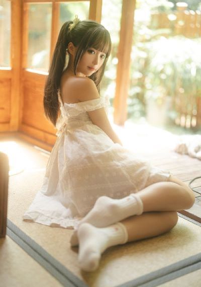不戴乳罩的丰满已婚妇女2