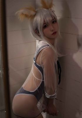 年轻的女教师在线